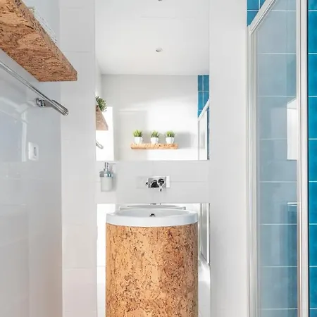 Apartment Plum Guide - The Azure Mezzanine Lissabon
